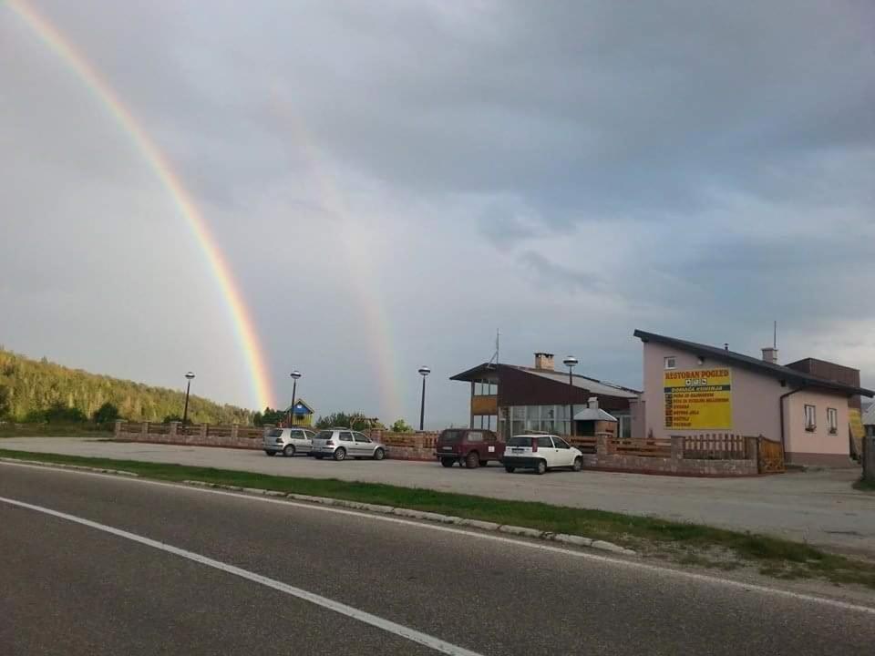 Отель Pansion I Restoran ,, Pogled" Han Pijesak Экстерьер фото
